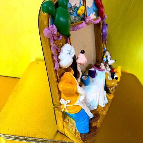 DISNEY STORE EXCLUSIVE VTG 90’s 3-D MICKEY & FRIENDS HAPPY BIRTHDAY PARTY FRAME - Picture 4 of 16